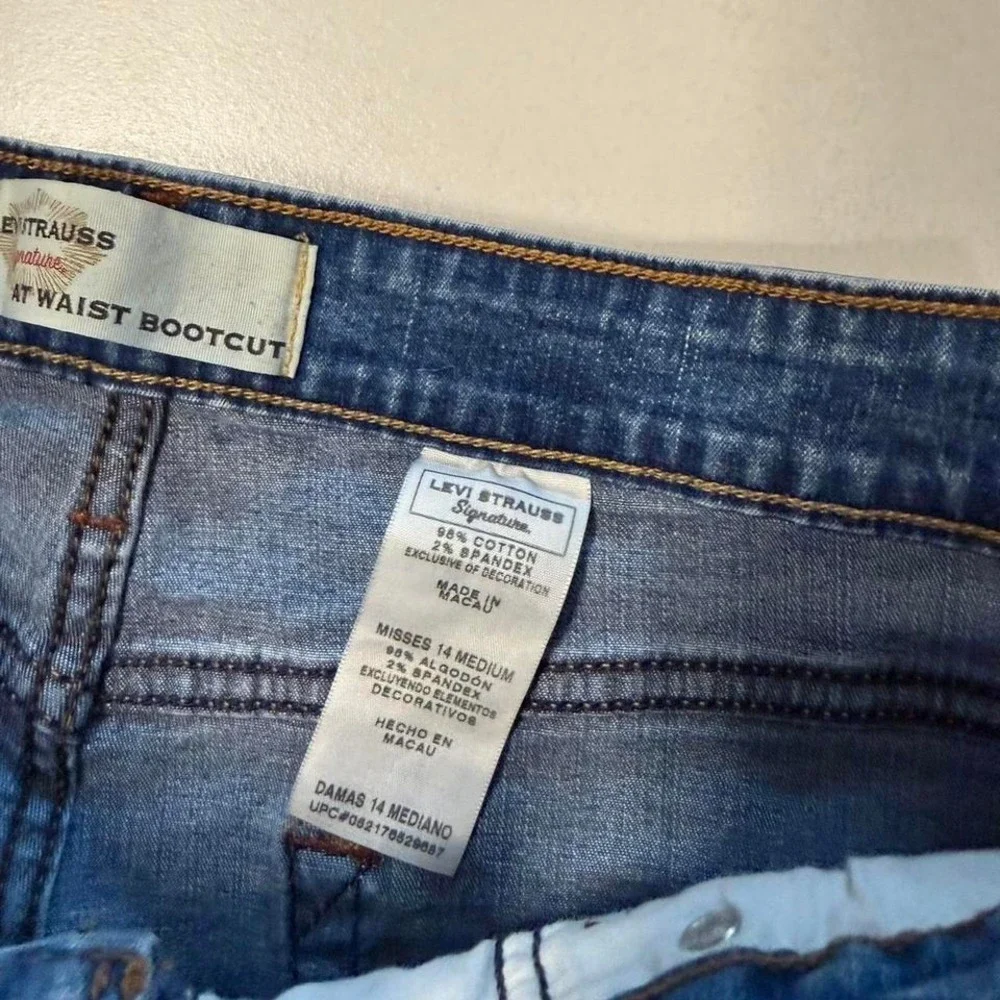 Levi Strauss Signature At-Waist‎ Bootcut Jeans – Women's 14M – Y2K Fit